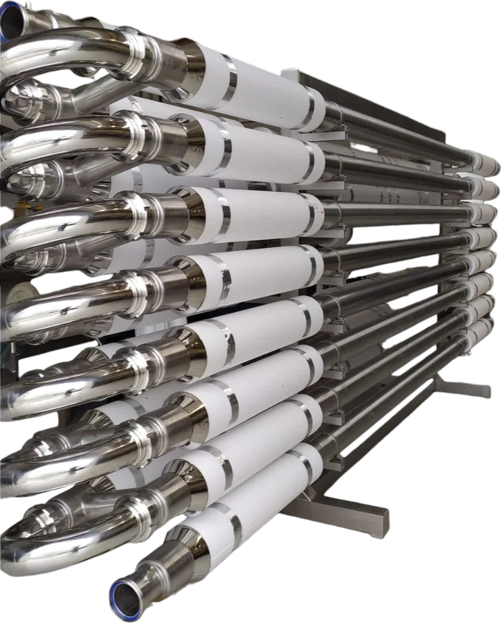 Scambiatori a tubo con la coibentazione montata, prima del rivestimento in acciaio inox